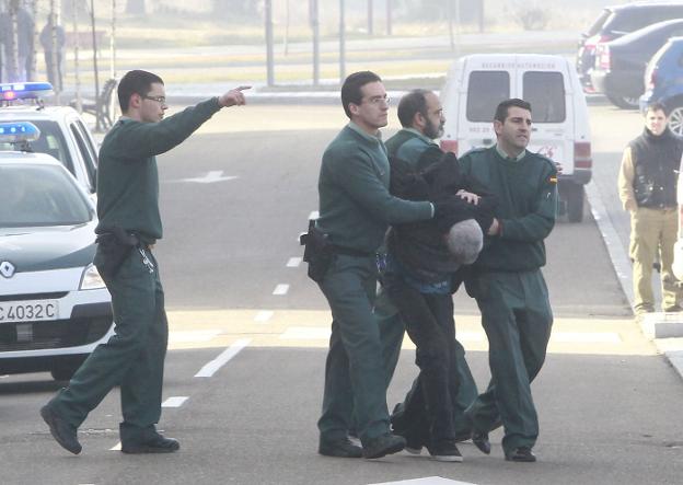 Juan Carlos S. G., cuando fue detenido en 2011 tras un asalto a un hospital de Palencia. 