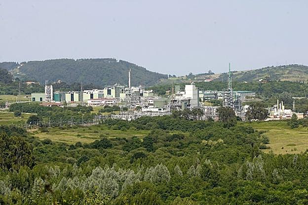 Las instalaciones de DuPont, situadas en el valle de Tamón. 