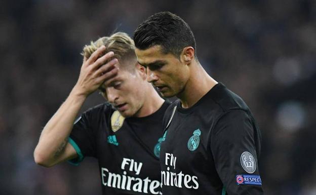 Toni Kroos y Cristiano Ronaldo, cabizbajos en Wembley