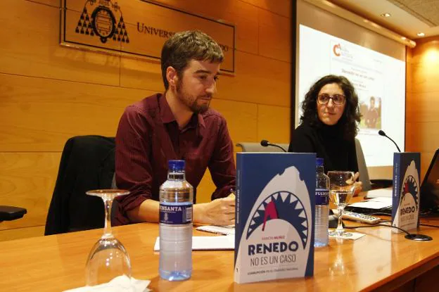 Ramón Muñiz y Ruth Arias ayer en el Aula de Cultura de LA VOZ DE AVILÉS. 