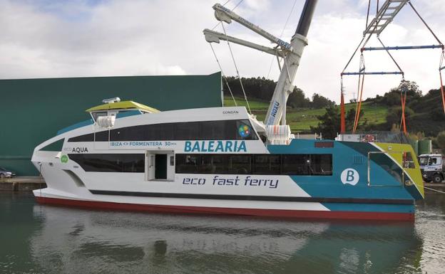 El catamarán botado este viernes.