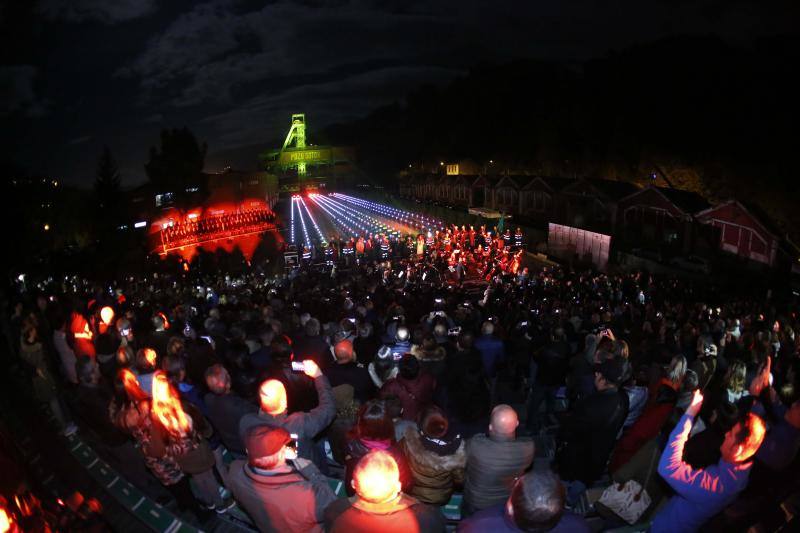 Multitudinario homenaje en el pozo Sotón a los mineros fallecidos