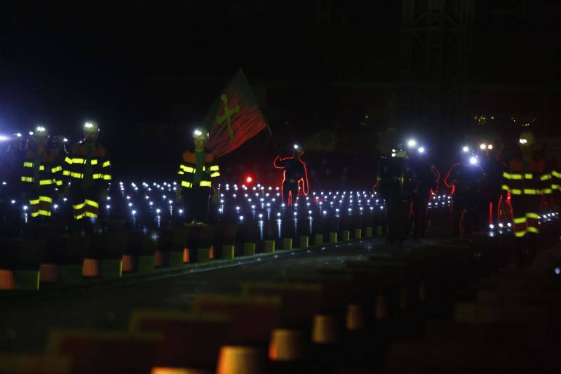 Multitudinario homenaje en el pozo Sotón a los mineros fallecidos