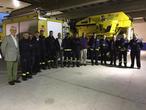 Los responsables de Bomberos, Policía y el servicio de Urgencias del hospital universitario de Bruselas, durante la visita. 