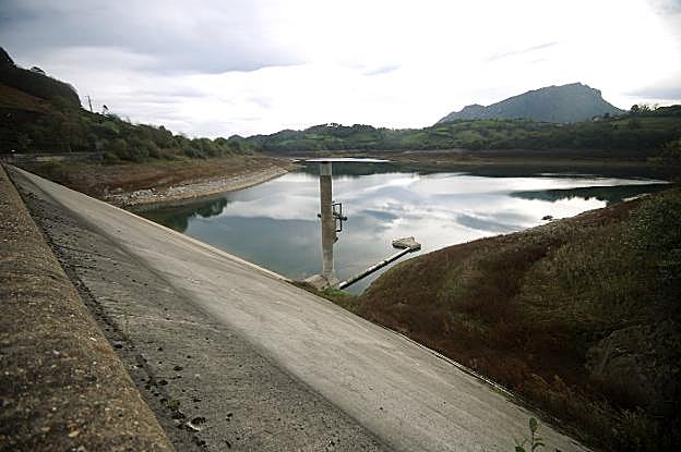 El embalse de Alfilorios, bajo mínimos. 