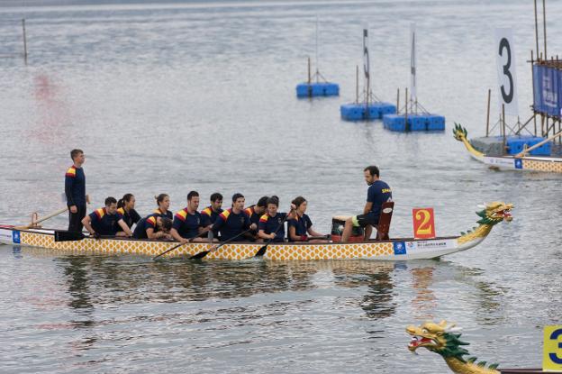 El equipo español, durante la competición en el campeonato. :: FOTOS CEDIDAS POR MARÍA VILLA