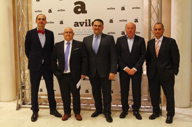 El Club de Empresas de Avilés entrega sus premios anuales, que en esta ocasión han recaído en la Atlética Avilesina, el psiquiatra Juan José Jambrina y el Centro Niemeyer y Mestizo Producciones por la organización de la Holi Party.