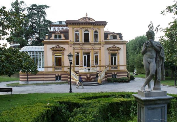 Villa Magdalena llevó a incumplir el techo de gasto. 