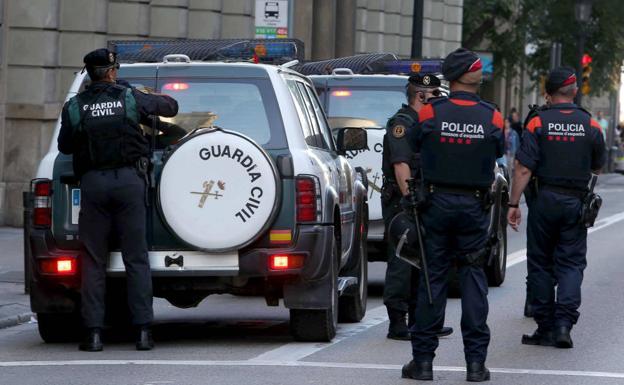 La Guardia Civil irrumpe en los archivos de los Mossos para reclamar los atestados del 1-O