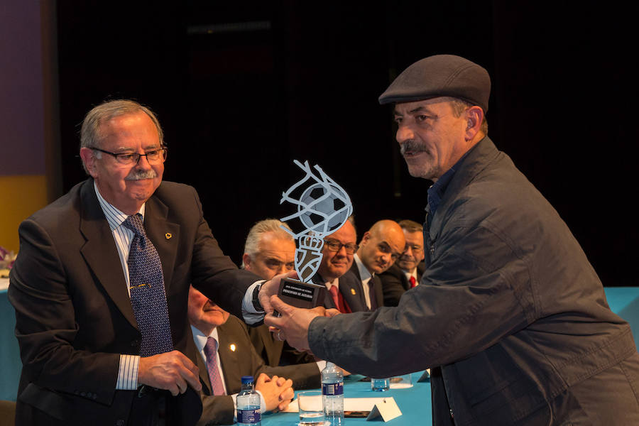 El fútbol asturiano entrega sus galardones en La Laboral