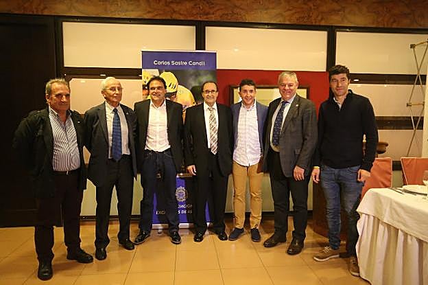 Toño Sobrino, Antonio Menéndez, Carlos Muñiz, Luis Balagué, Carlos Sastre, Jesús Suárez Cueva y Chechu Rubiera. 