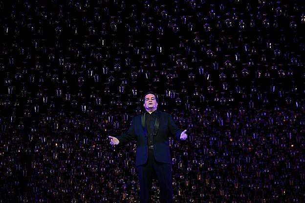 El tenor José Bros da vida a Nemorino. 