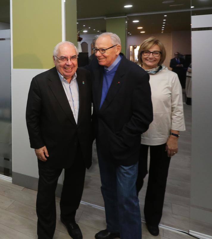 El ex alcalde recordó la recuperación del Teatro Palacio Valdés rodeado de numerosas personalidades