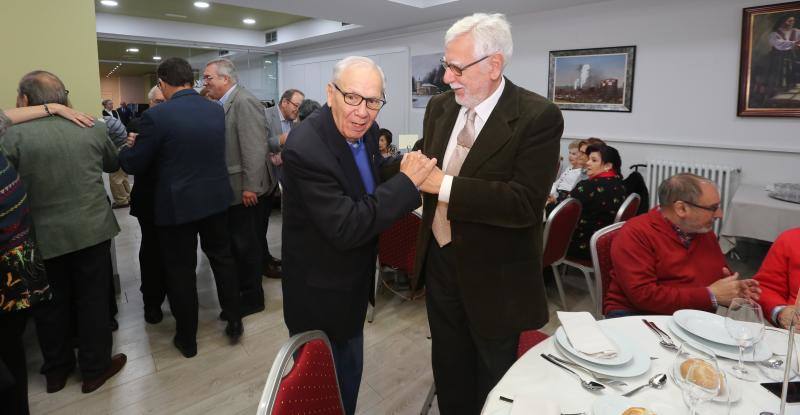 El ex alcalde recordó la recuperación del Teatro Palacio Valdés rodeado de numerosas personalidades