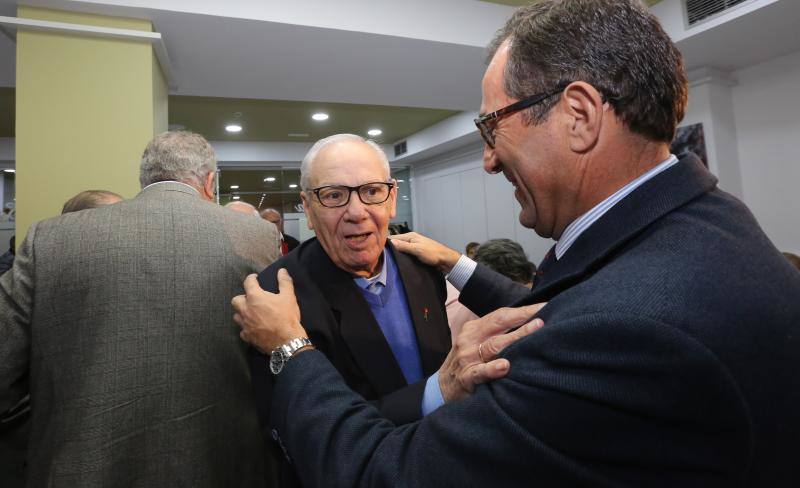 El ex alcalde recordó la recuperación del Teatro Palacio Valdés rodeado de numerosas personalidades