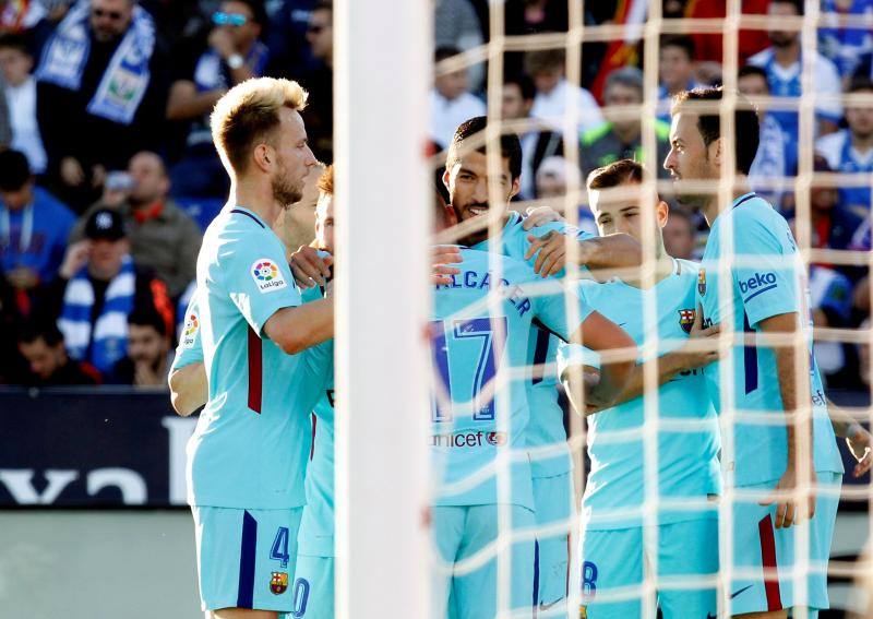 Las mejores fotografías del partido correspondiente a la 12ª jornada de Liga que el Leganés y el Barcelona jugaban en Butarque horas antes del gran derbi madrileño en el Wanda metropolitano