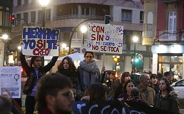 La joven víctima de 'La Manada' denunció la violación «desconsolada»