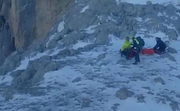 Fallece un montañero vasco de 62 años en los Picos de Europa
