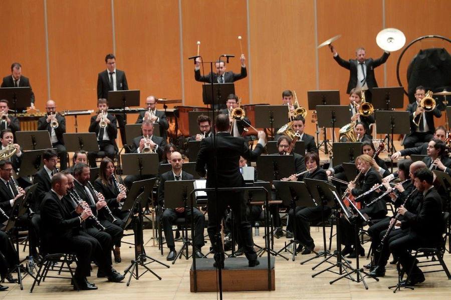En el intermedio del concierto se rindió homenaje a Francisco Vigil, primer director de la agrupación