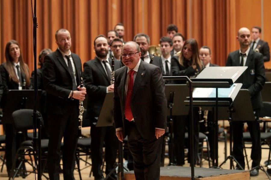 En el intermedio del concierto se rindió homenaje a Francisco Vigil, primer director de la agrupación