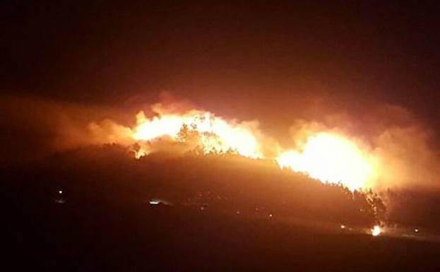 Dos incendios forestales se registran en Corvera e Illas