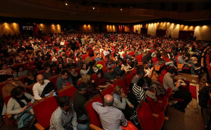 Gijón abarrota La Laboral en el estreno de &#039;Bajo la piel de lobo&#039;