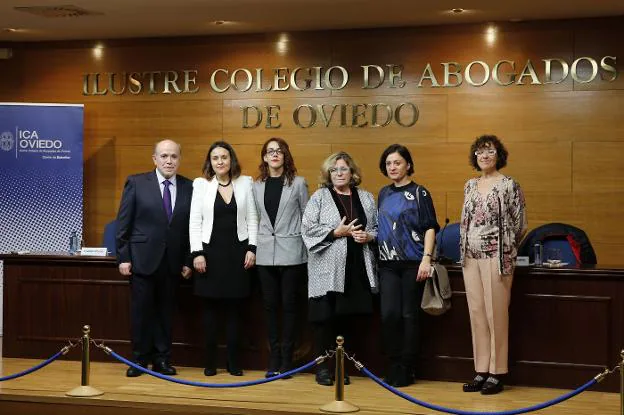 Javier Rodríguez Santocildes, María Martín, Almudena López, Eugenia Prendes, Almudena Cuetoy Carmen Turiel. 
