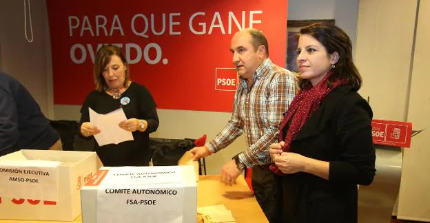 Adriana Lastra, ayer, en la casa del pueblo de Oviedo, donde la agrupación local eligió a su nuevo secretario general. 