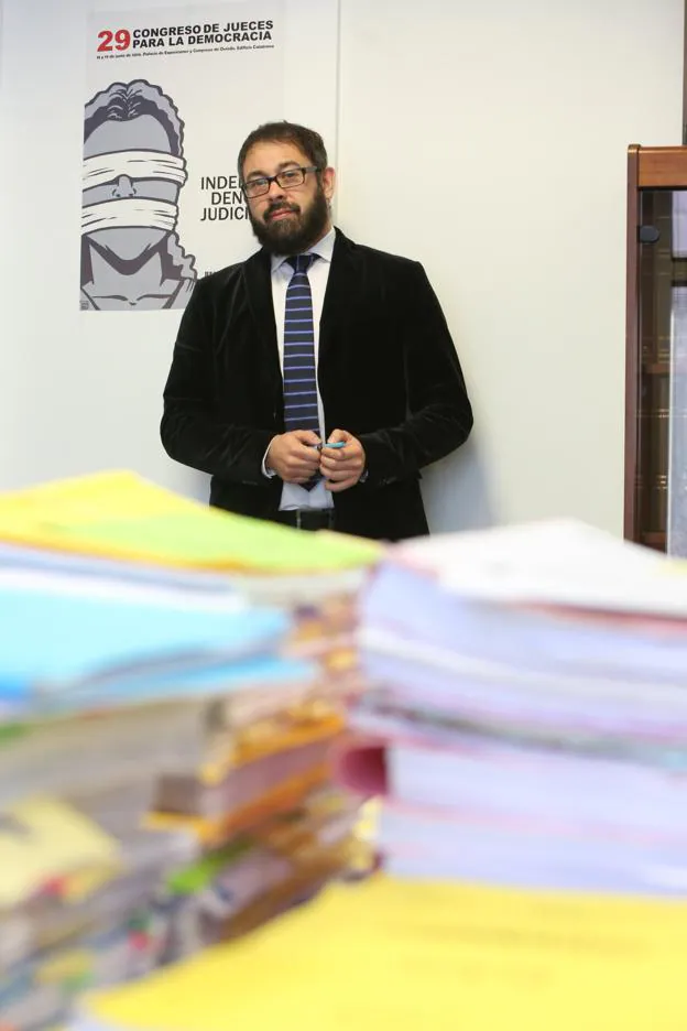 Julio Martínez Zahonero, en su despacho. 