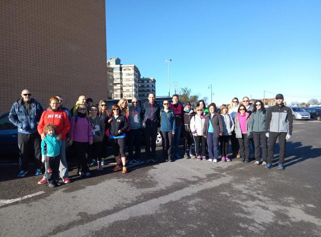 Grupo participante en la caminata solidaria. :: LVA