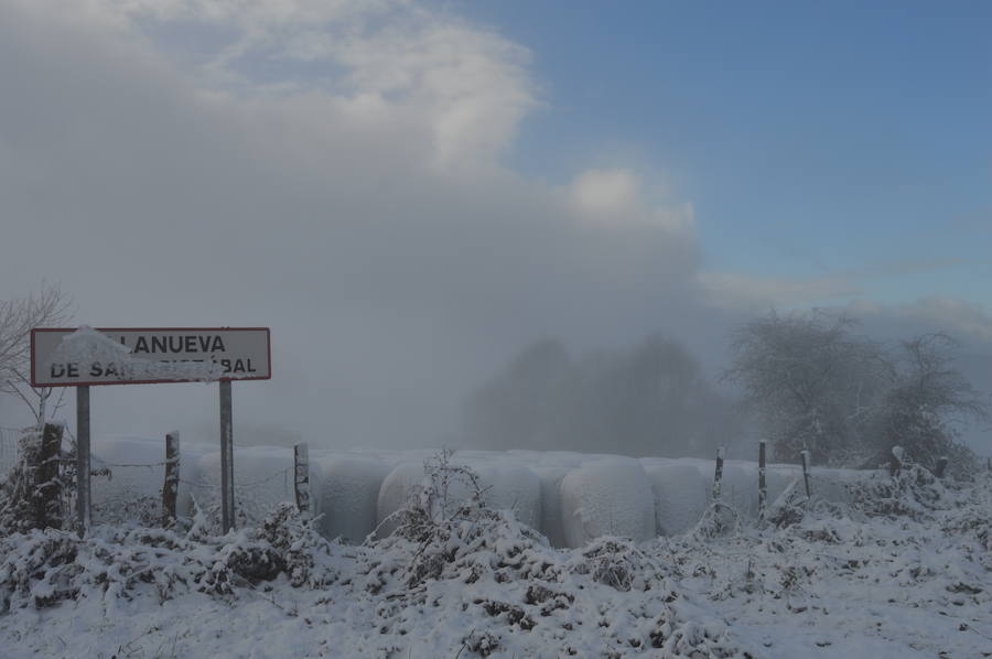 La nieve complica el tráfico en los puertos asturianos