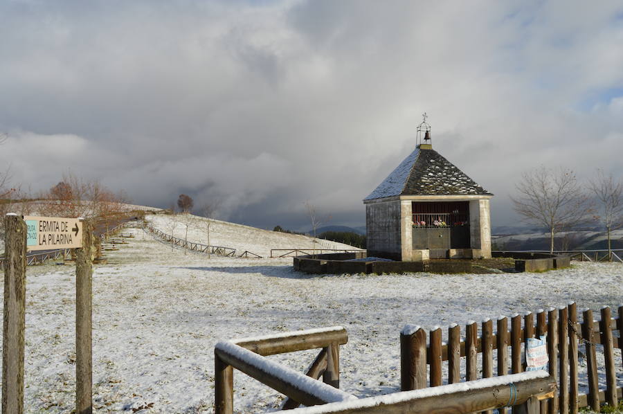 La nieve complica el tráfico en los puertos asturianos