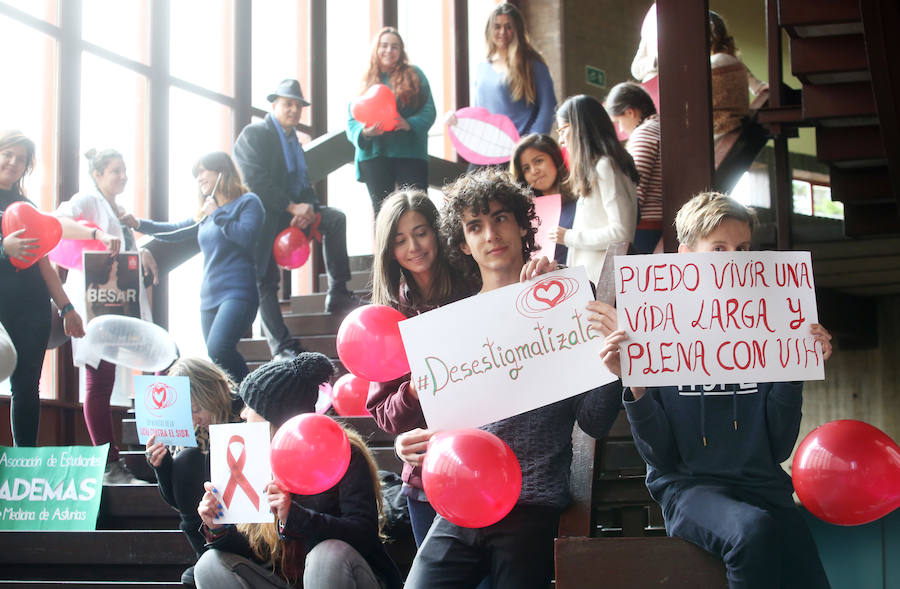 Mannequin challenge en la Factultad de Medicina por la lucha contra el sida