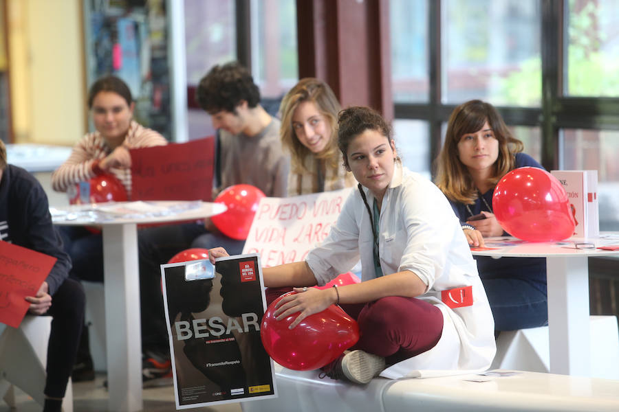 Mannequin challenge en la Factultad de Medicina por la lucha contra el sida