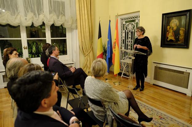 Mercedes de Soignie presentó ayer su novela en la casa del embajador belga. 