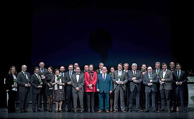 El restaurante Casa Consuelo recibe el reconocimiento de la hostelería española