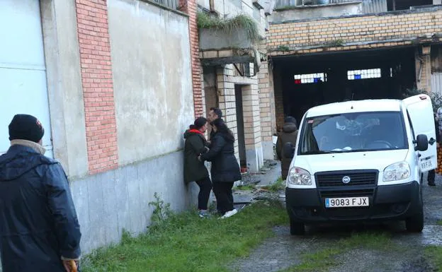 El cuerpo sin vida del varón fue encontrado en la antigua sede de Muebles Campa, en Lugones. 