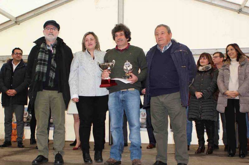 Calidad y frío gélido en el Certamen de Queso de los Beyos en Ponga