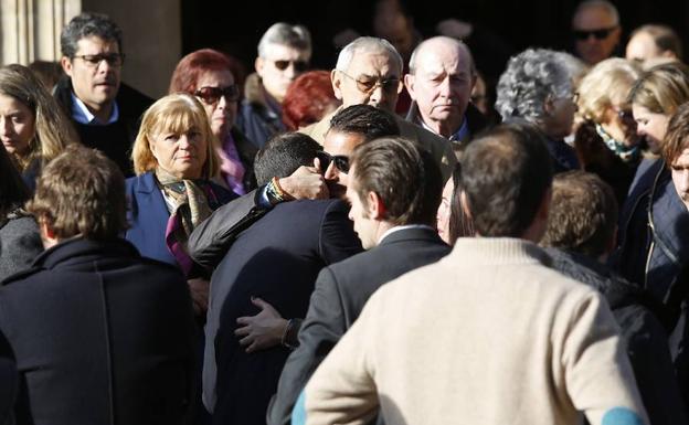 Imagen. Familiares y amigos han despedido al joven fallecido tras ser atropellado.