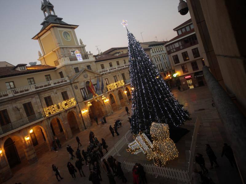 Oviedo ilumina su Navidad