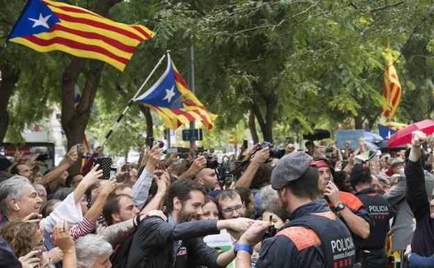 Baja la preocupación por Cataluña tras la aplicación del 155
