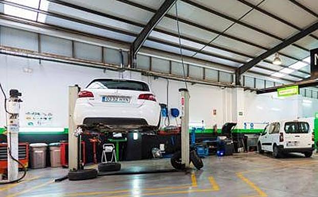 ¿Qué debes revisar de tu coche para evitar accidentes?