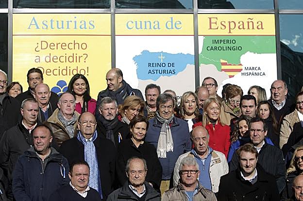 Cargos y dirigentes de Foro, ayer, en Oviedo. 