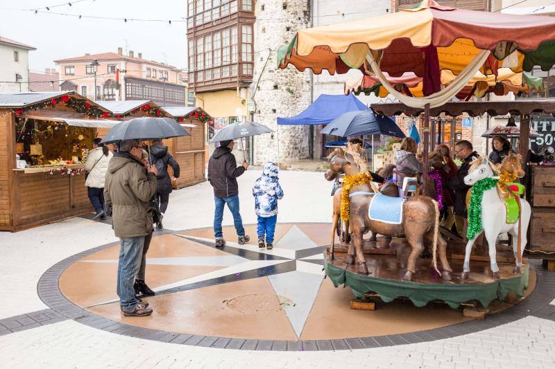 Turistas por Asturias bajo la lluvia