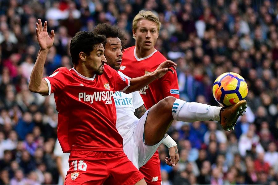 El Real Madrid golea al Sevilla por 5-0 en la primera parte del duelo correspondiente a la jornada 15. Nacho abrió la lata y Cristiano marcó un doblete. Kroos se sumó a la fiesta con un derechazo y Achraf anotó tras una carrera por banda derecha.