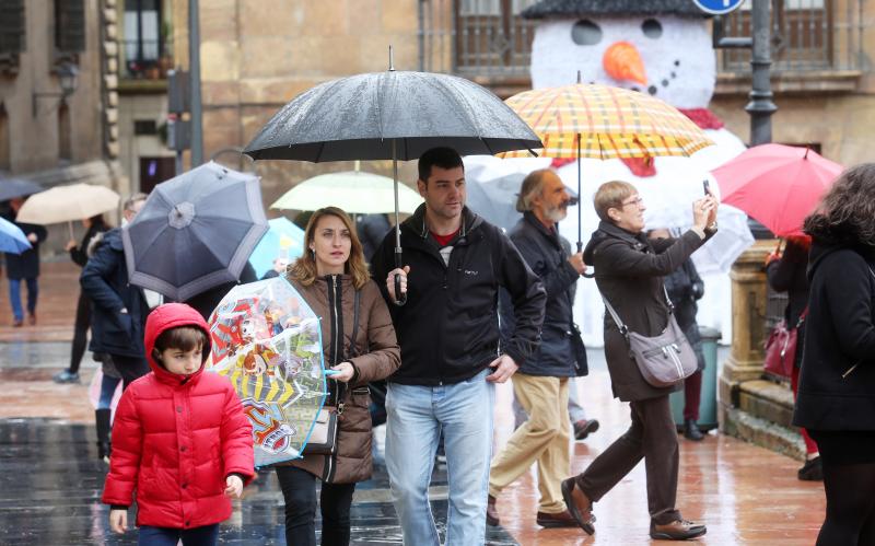 La lluvia es la protagonista de este puente de diciembre en Asturias. Es una anticipo de las fuertes precipitaciones que se esperan con la llegada de la borrasca 'Ana'.