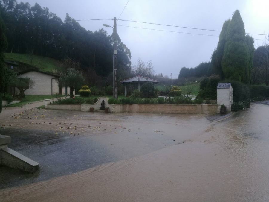 Las fuertes lluvias, primer efecto de la borrasca &#039;Ana&#039; en Asturias