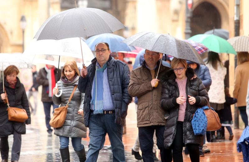 Las fuertes lluvias, primer efecto de la borrasca &#039;Ana&#039; en Asturias