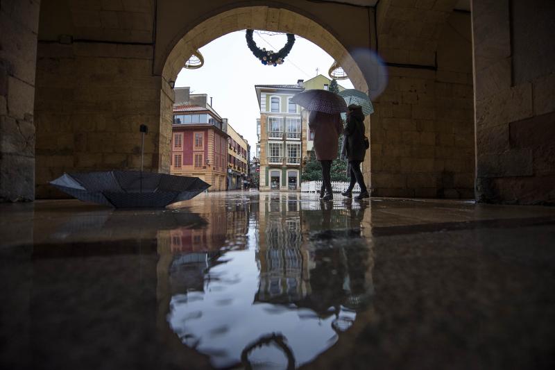 Las fuertes lluvias, primer efecto de la borrasca &#039;Ana&#039; en Asturias