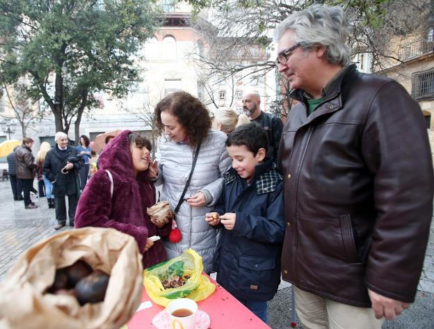 Pilar Uría y Bruno Villanueva junto a sus hijos, Laila y Bruno.